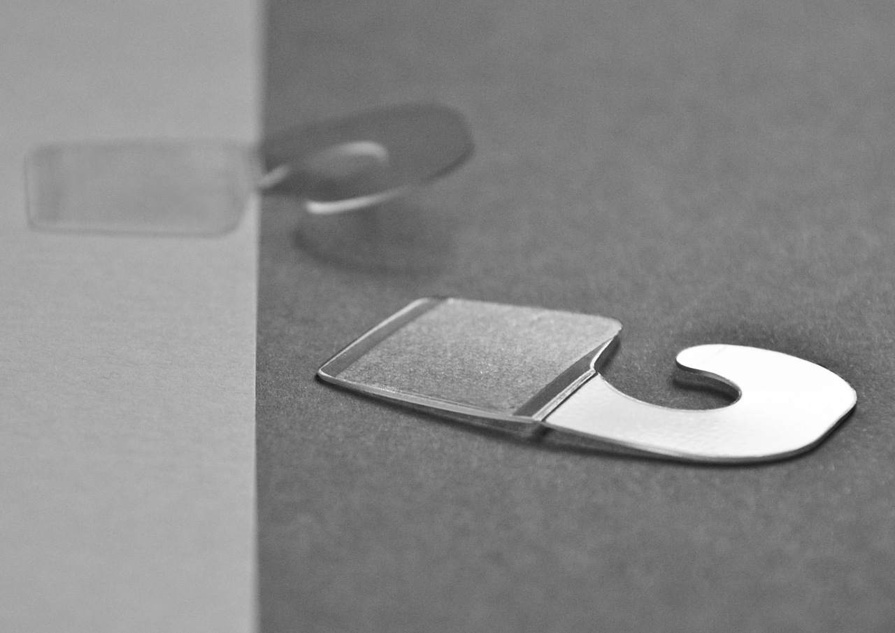 zawieszki samoprzylepne