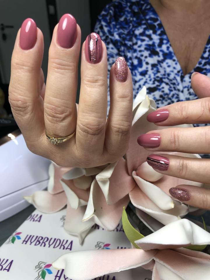 manicure żelowy