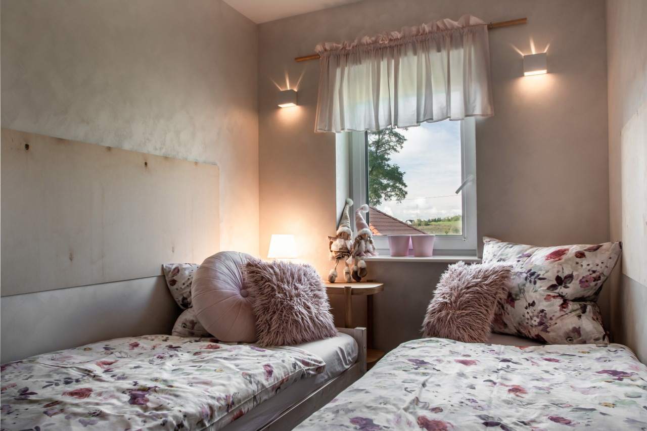 pokój z dwoma łóżkami