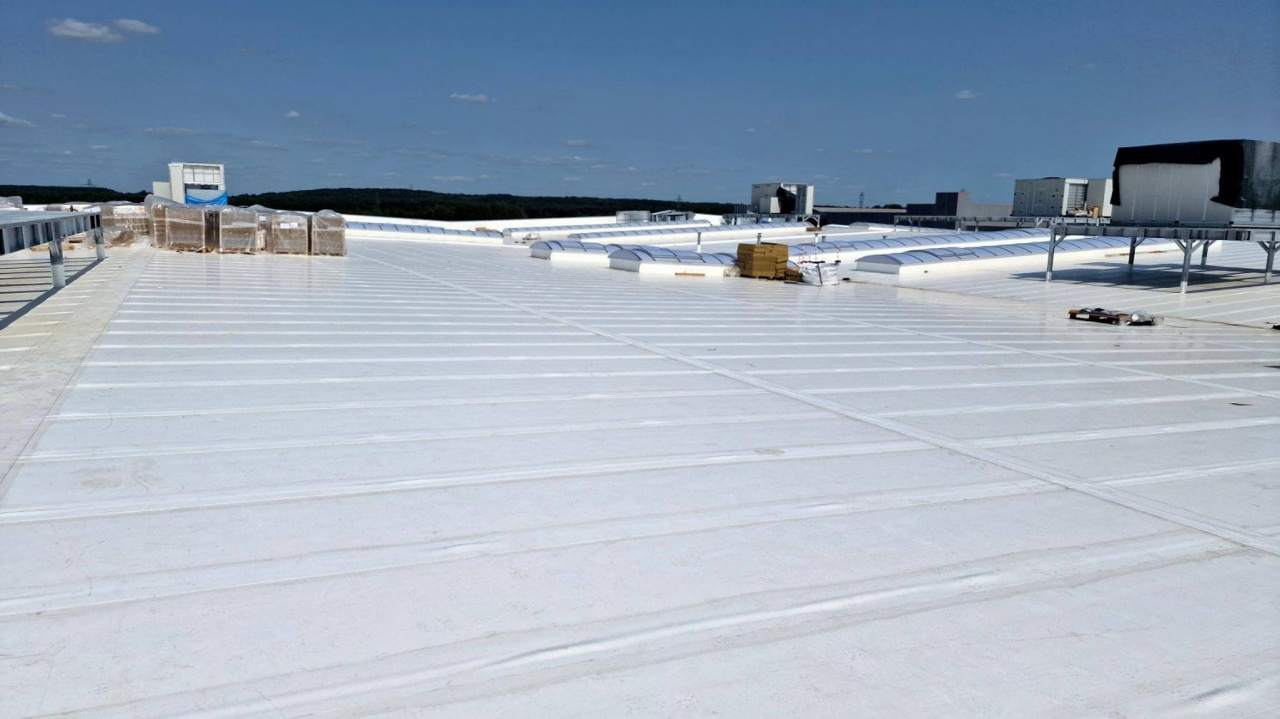 zabezpieczenie dachu płaskiego