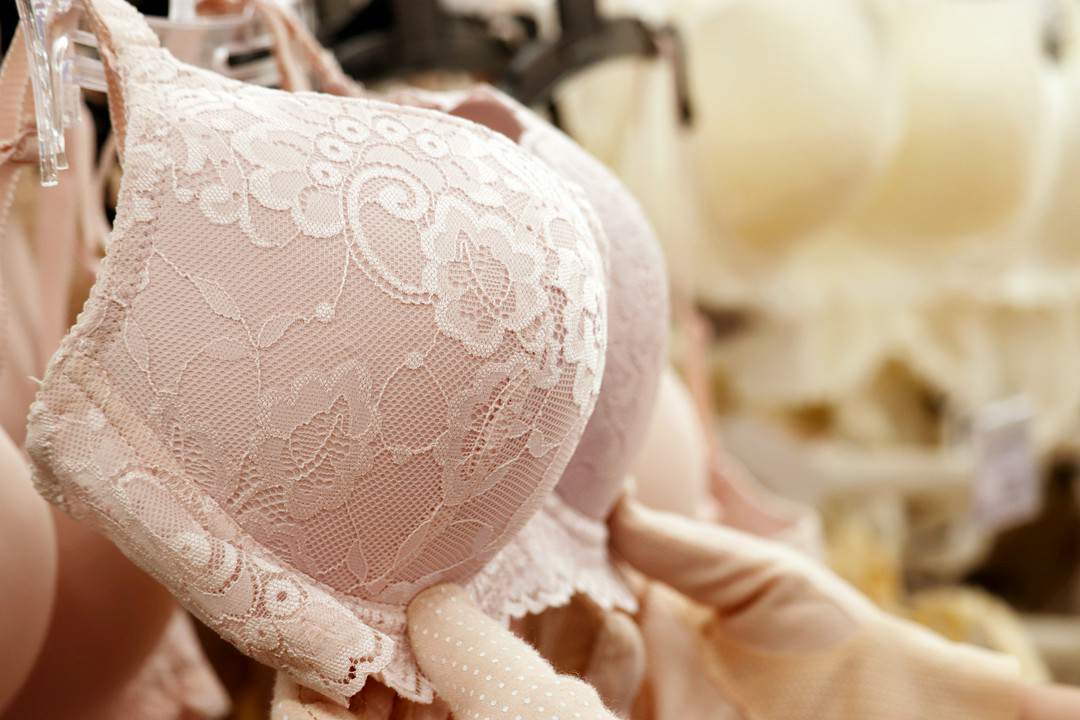 sprzedaż biustonoszy