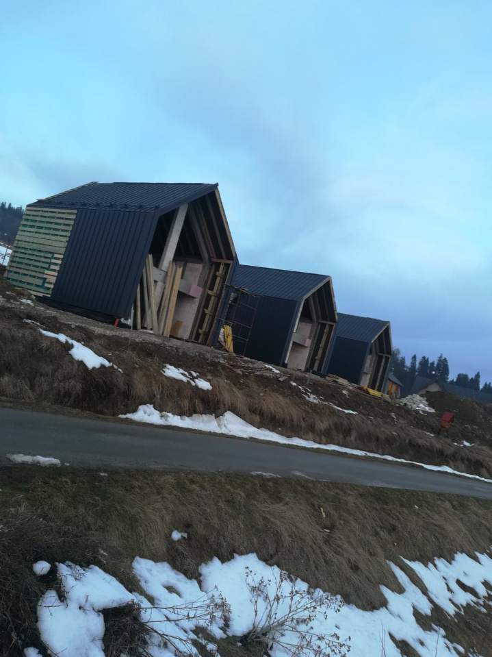 montaż blach trapezowych na dachach płaskich