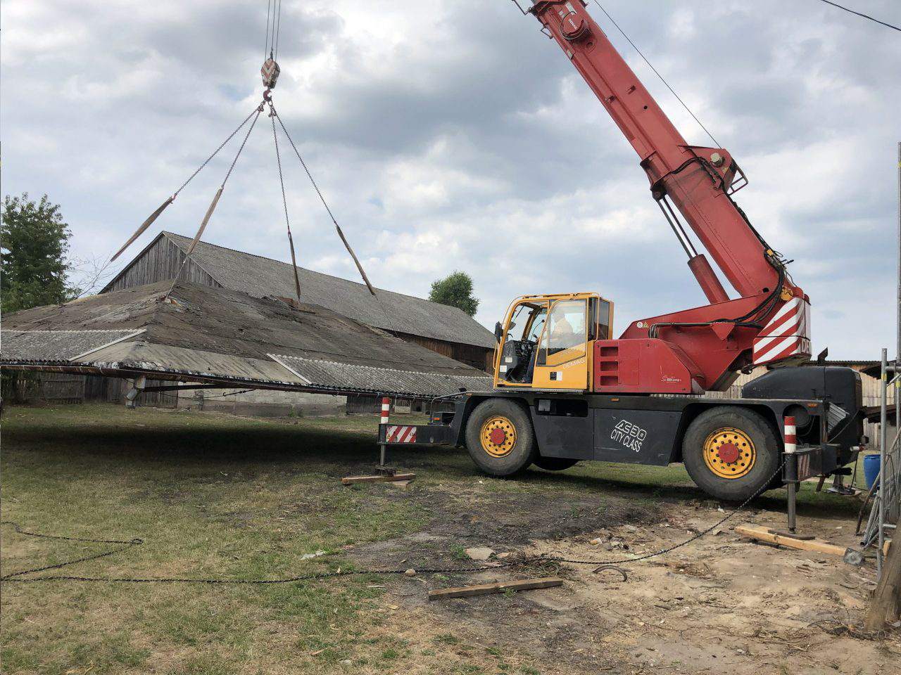 wynajem dźwigów, dźwigi samochodowe