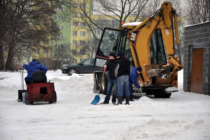 mycie podłóg w klatkach schodowych