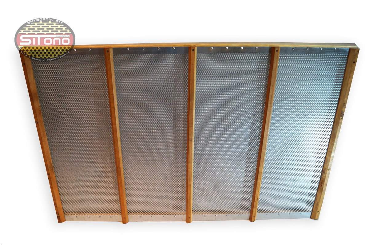 sita w drewnianych ramach