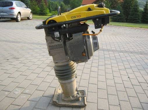 ubijak WACKER DS70