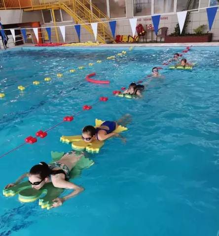 nauka pływania grupowo