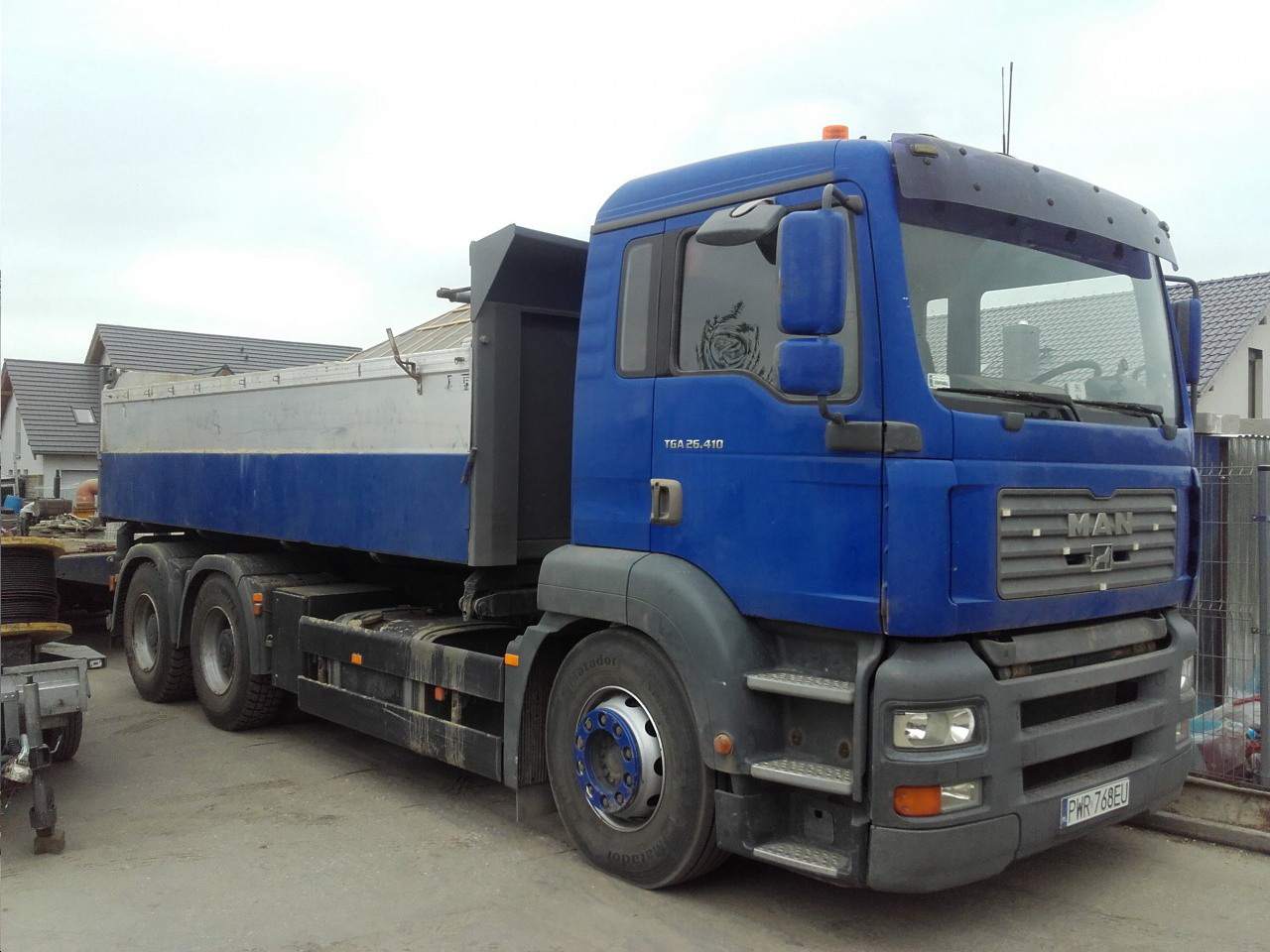 Transport ciężarowy krajowy i międzynarodowy, usługi z zakresu robót ziemnych.