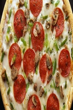 Pizzeria Pod Łabędziem pizza z salami