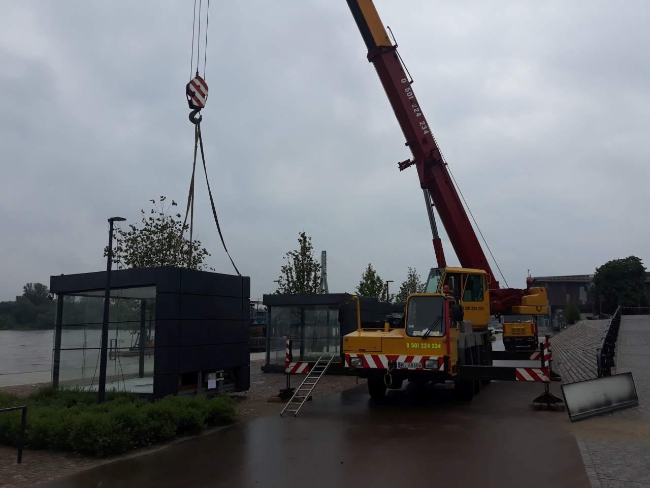 Usługi Dźwigowe i Przewóz Towarów, dźwigi i żurawie