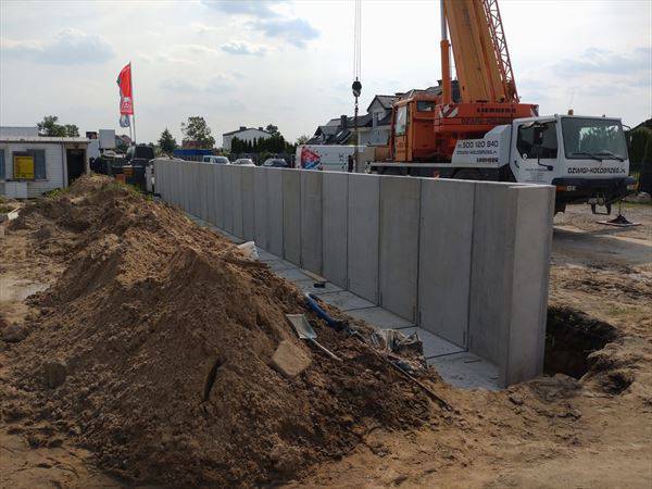 montaż ścian oporowych