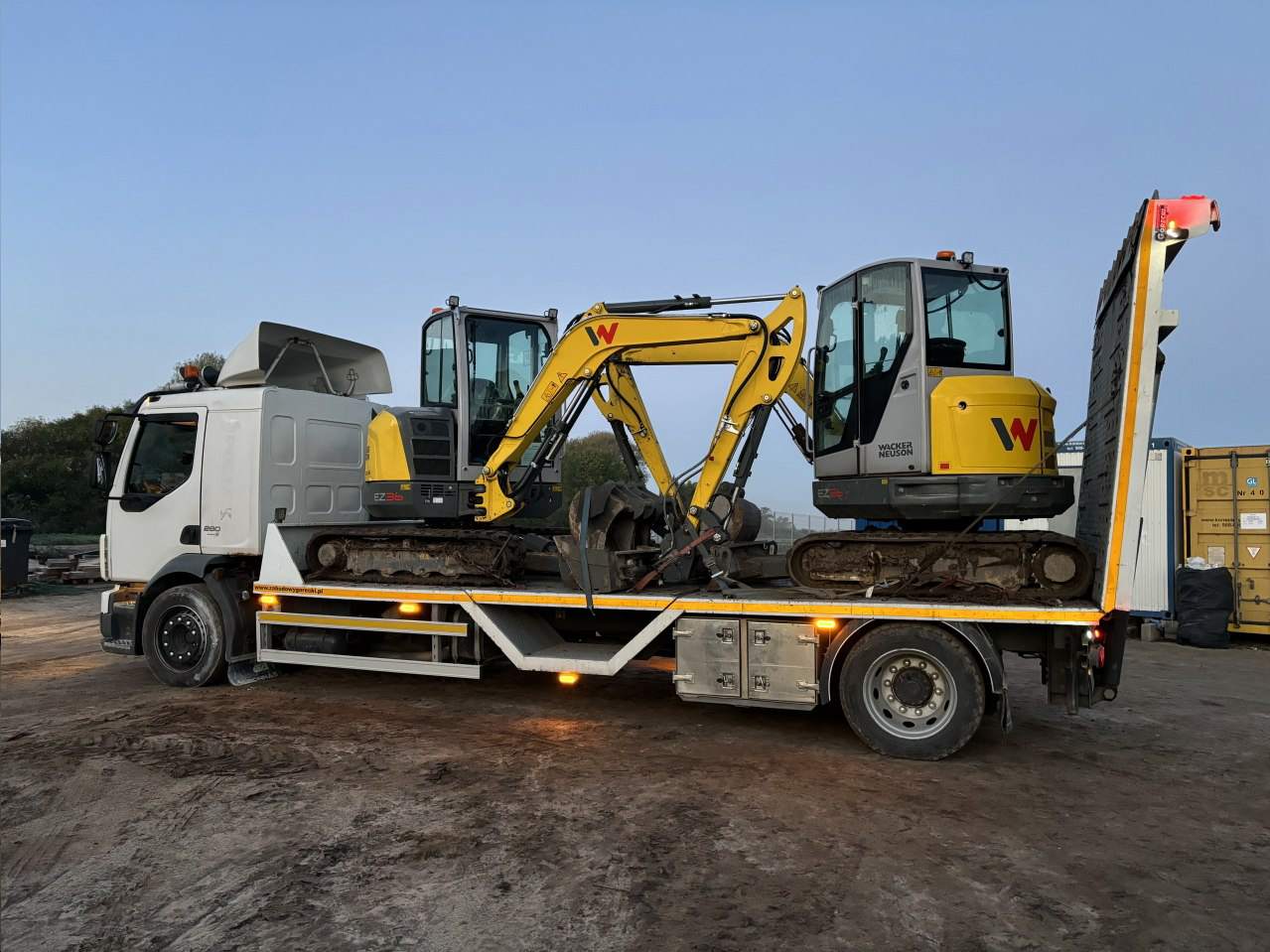 wynajem dźwigów, dźwigi samochodowe