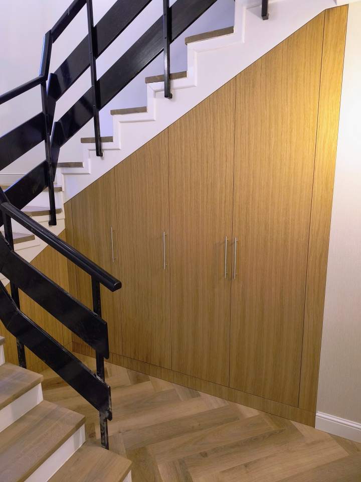 zabudowa pod schodami