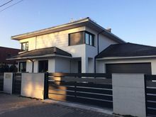 okna i drzwi do domów