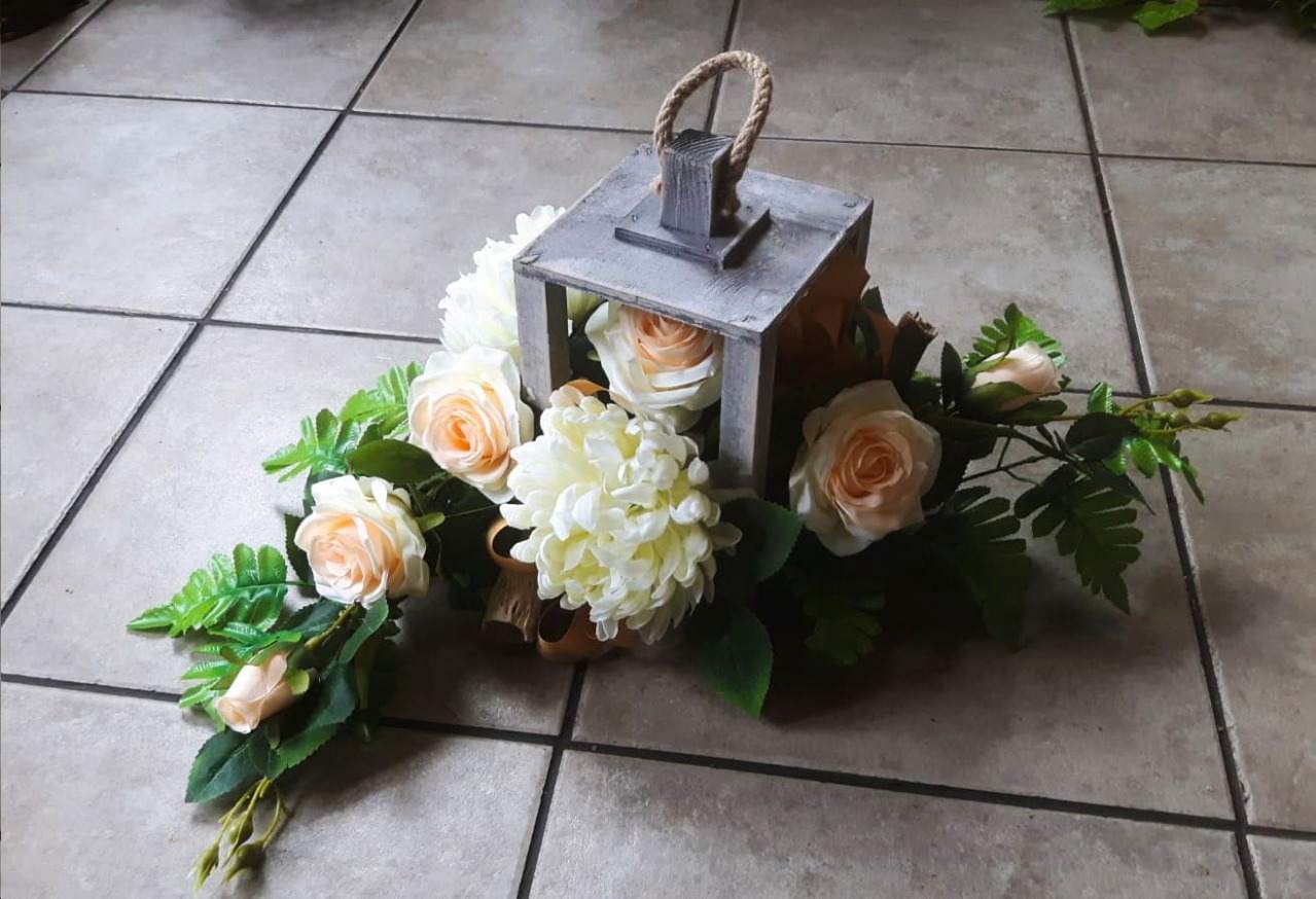 kompozycje z kwiatów na grób