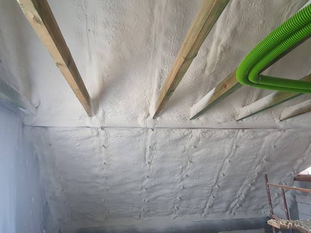 docieplenia pianą poddasza