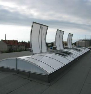 świetliki dachowe i pasma świetlne