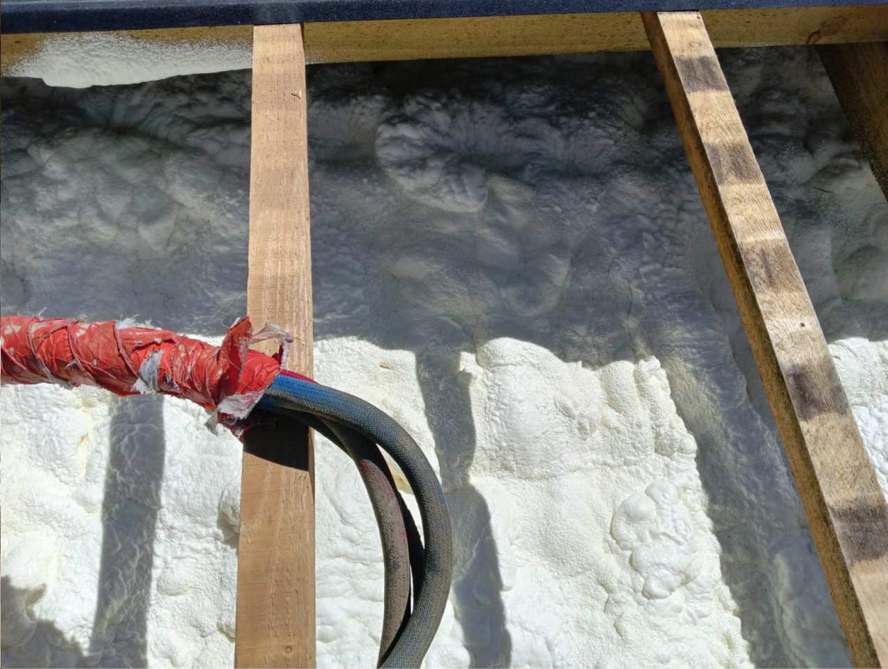 wygłuszenie dachu piana PUR