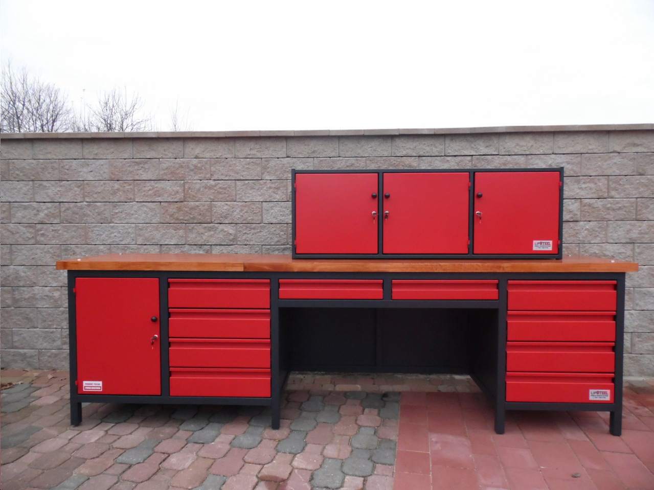 metalowy stół roboczy