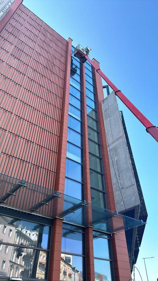 mycie szyb na wysokościach