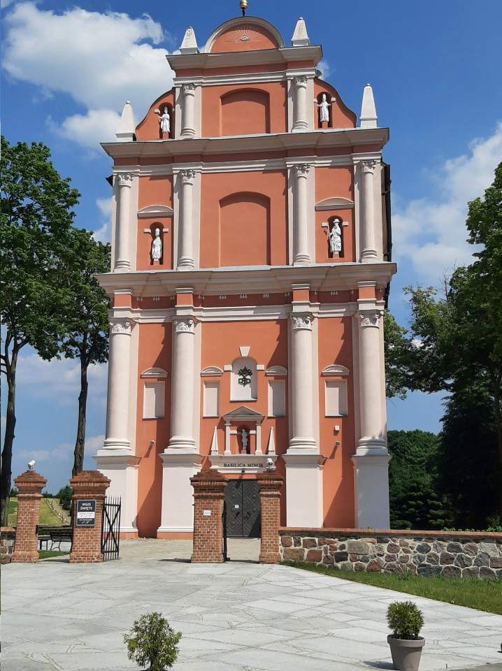 Osuszanie Bazyliki Sanktuarium Matki Bożej Skrzatuskiej oraz prace przy innych kościołach.