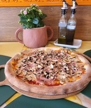 pizza capri