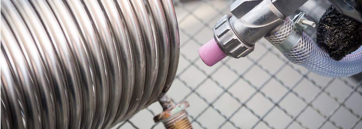 Madej Piaskowanie Malowanie Na Mokro Pompą Hydrodynamiczną.