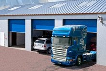 naprawianie samochodów