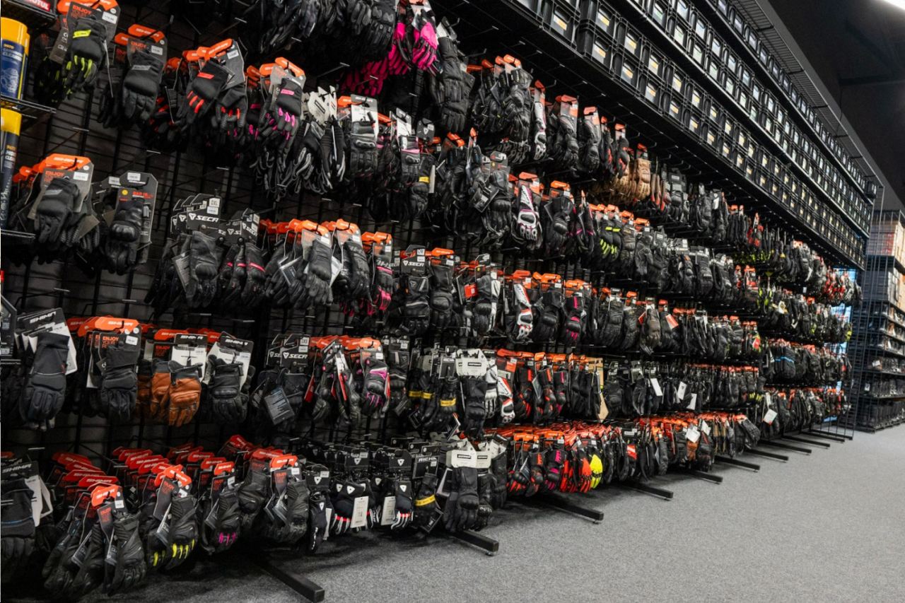 sklep motocyklowy, odzież, kaski