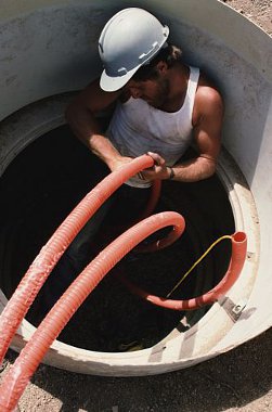 robotnik, kanalizacja, rura, odpływ, studzienka