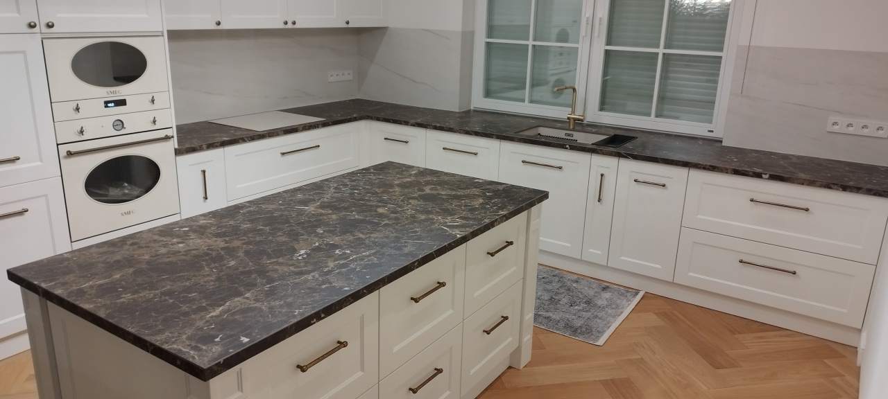 blaty kuchenne kamienne, schody kamienne, blaty łazienkowe kamienne, usługi kamieniarskie