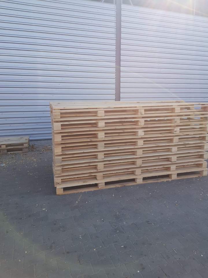 producent palet drewnianych