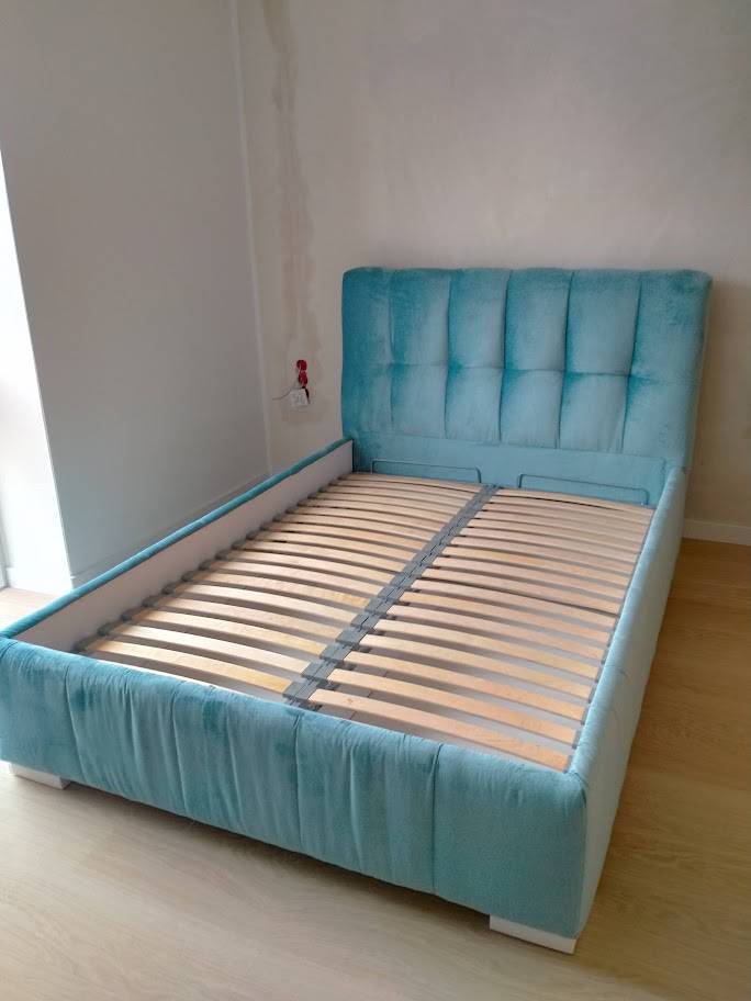 łózko tapicerowane