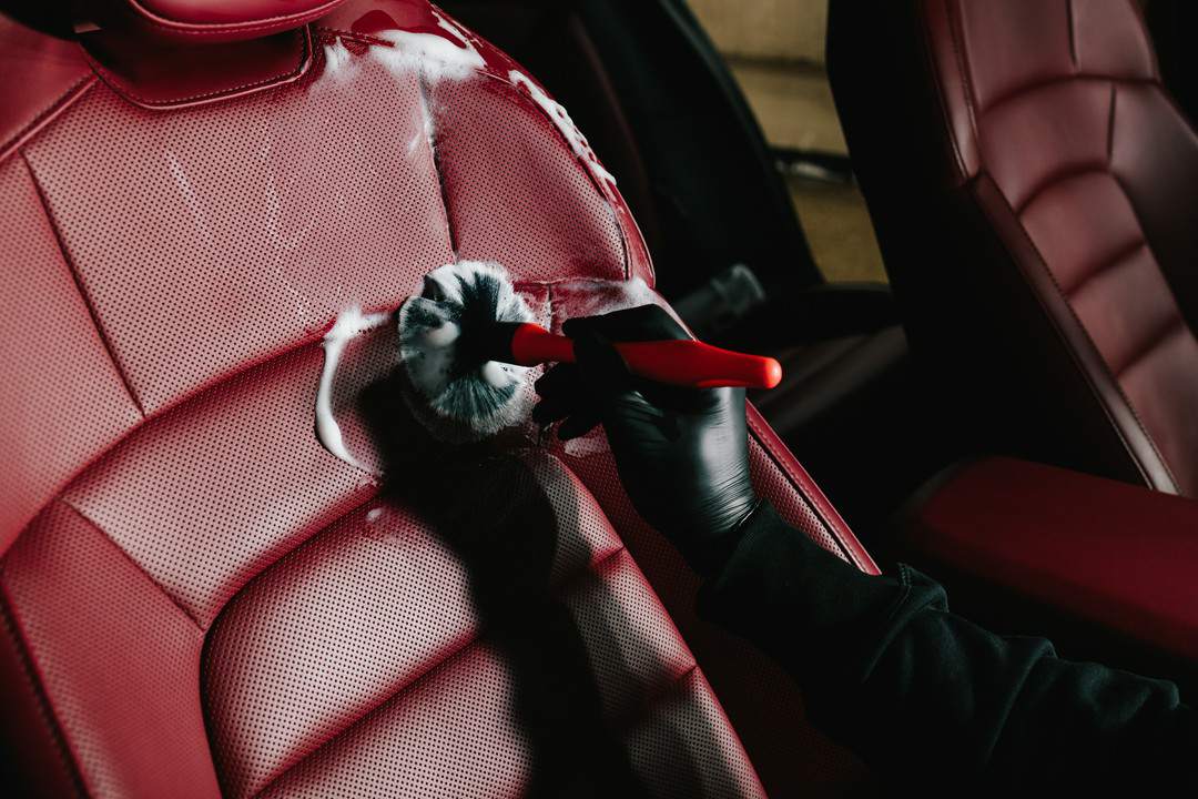 usuwanie rys z lakieru