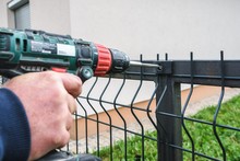 montaż paneli ogrodzeniowych