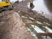 wzmacnianie wałów przeciwpowodziowych