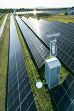 panele słoneczne i magazyn energii