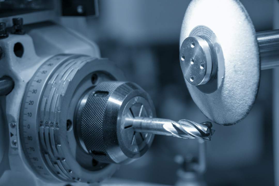 gwintowanie, toczenie i szlifowanie