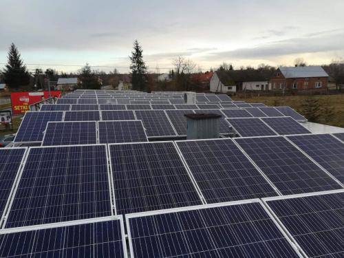 panele na dachu płaskim