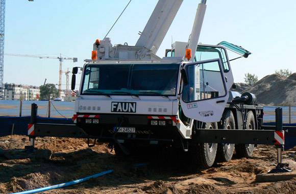 dźwigi samochodowe, dźwigi wynajem, dźwigowe usługi, żurawie samojezdne, żurawie kołowe