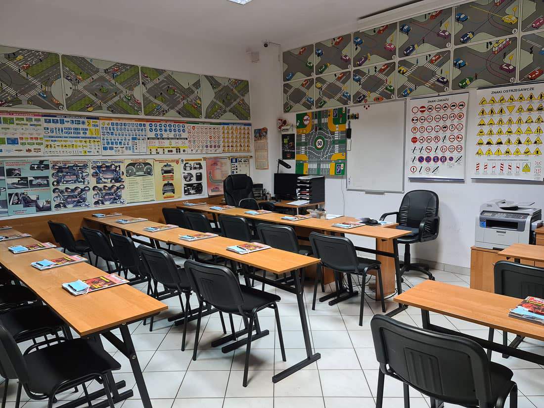 sala do nauki teorii prawo jazdy, Alfa Centrum Szkolenia Kierowców Mariusz Papuga, Warszawa