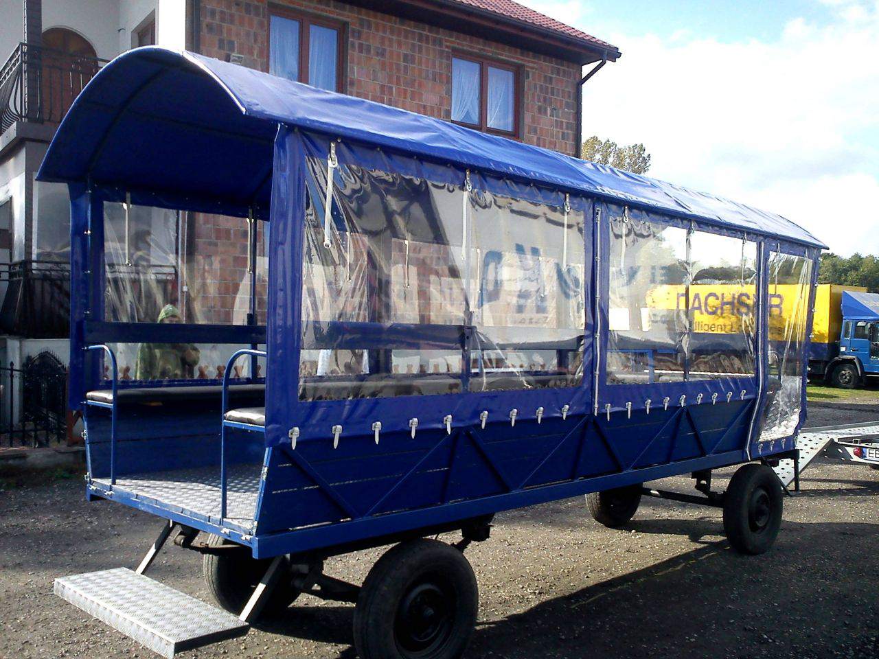 Nietypowa plandeka na wóz konny, Transport Towarów s.c. Łasiewicka, Florczak, Nowostawy Dolne