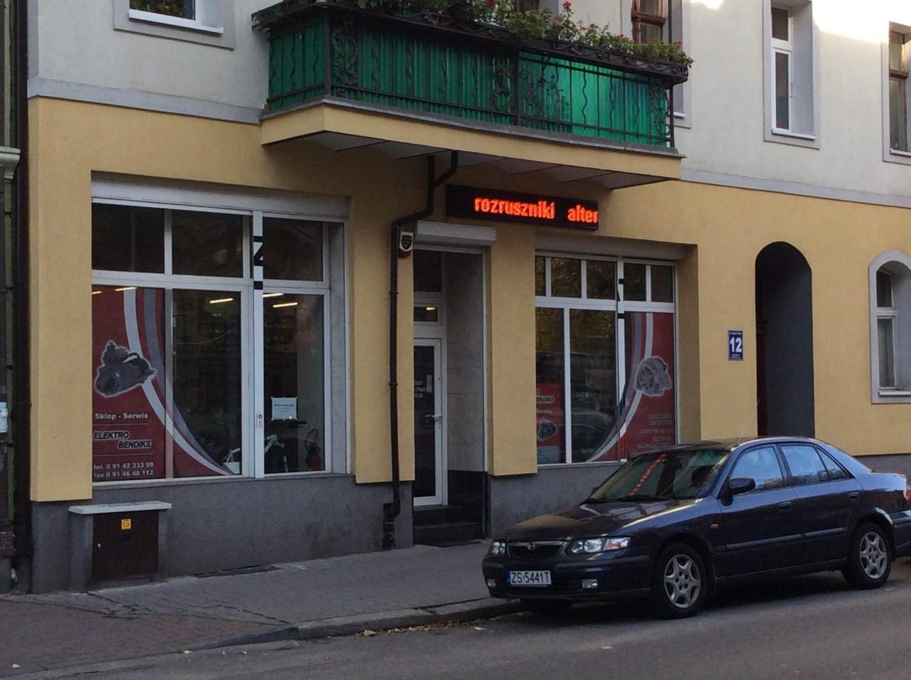 sprzedaż części samochodowych