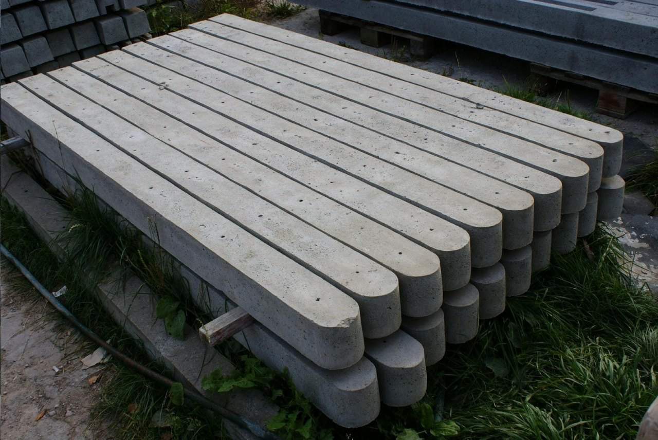 słupki ogrodzeniowe