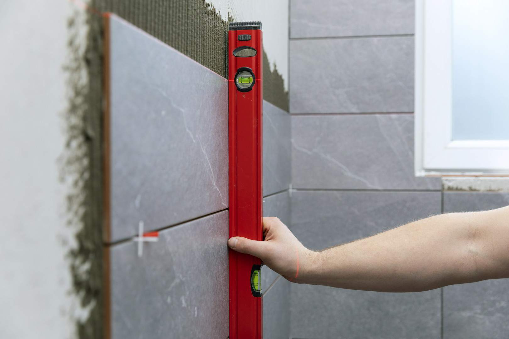 układanie gresu i płytek