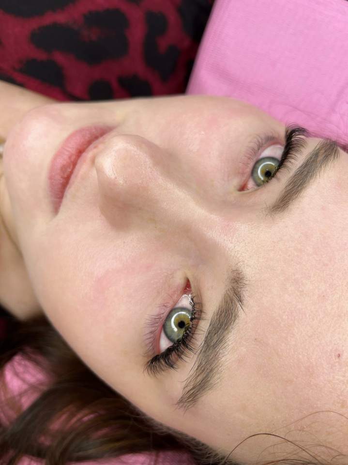 przedłużanie rzęs