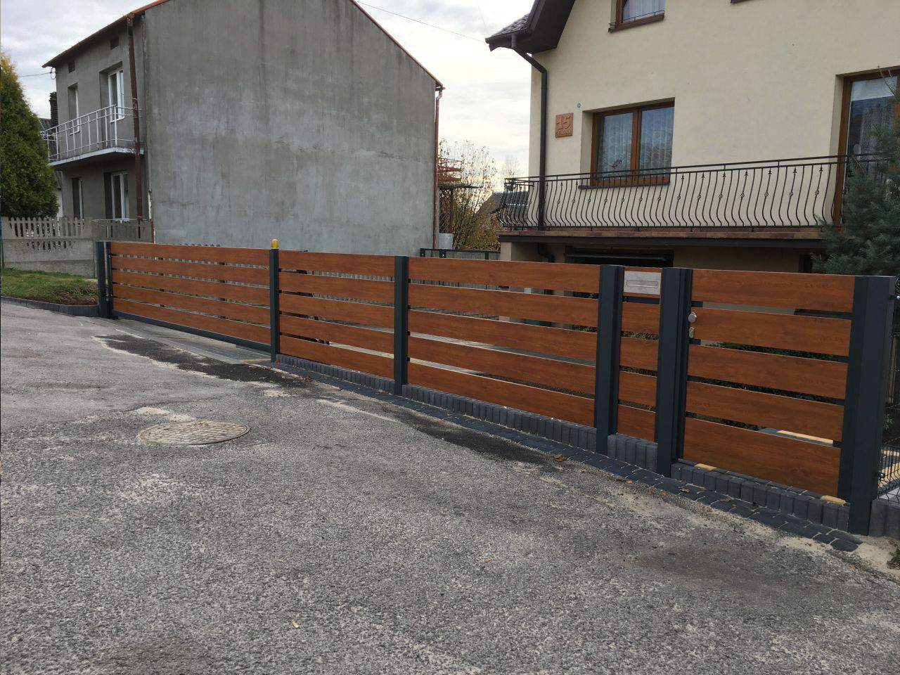 ogrodzenie drewnopodobne