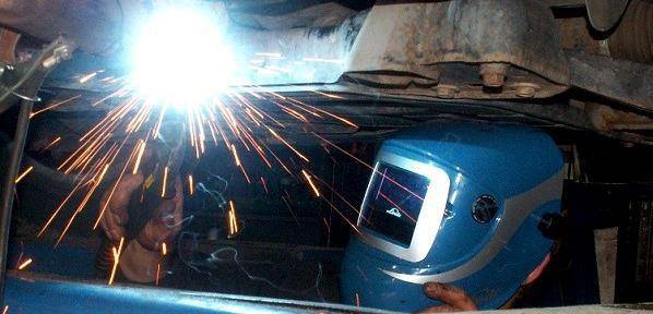 Sprzedaż części samochodowych