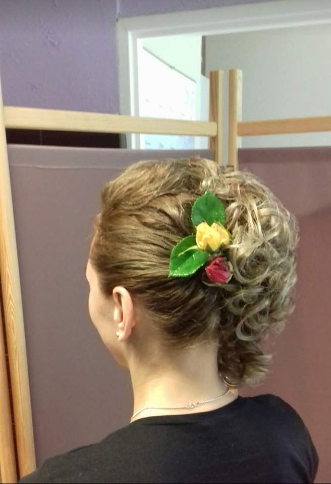 fryzjer, koloryzacja włosów, upięcia włosów