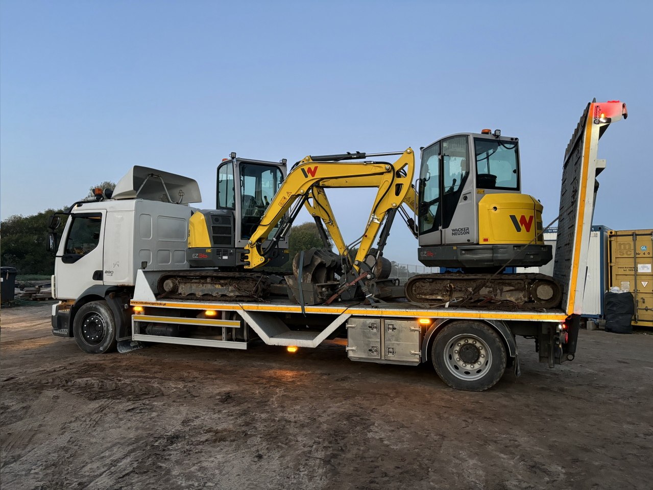 wynajem dźwigów, dźwigi samochodowe